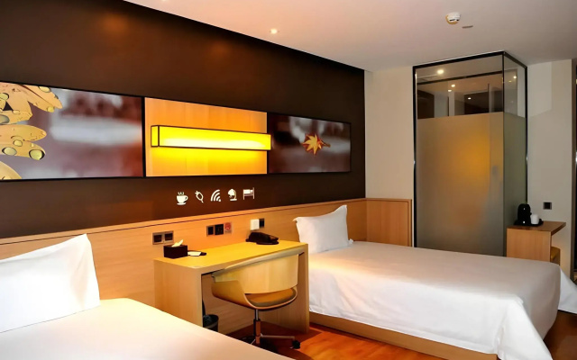 IU Hotel Chengdu Pengzhou Municipal Government Branch