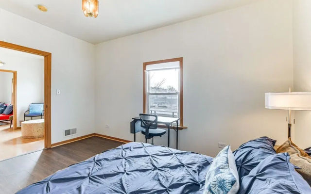 Pet Friendly: 8 Mi to Chicago - Fenced Backyard!