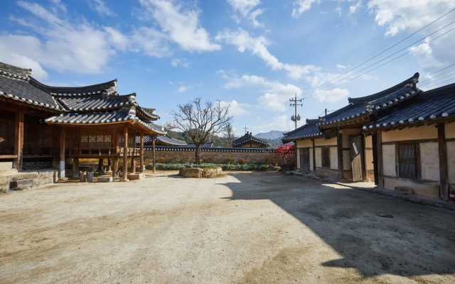 Geochang Choongsindang Donggae Jeongon Gotek