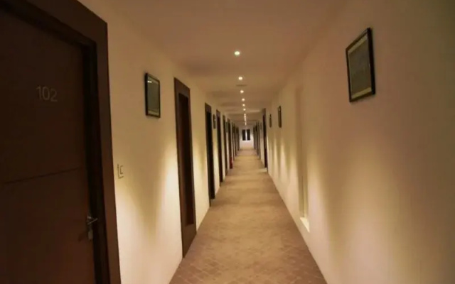 Hotel Raama