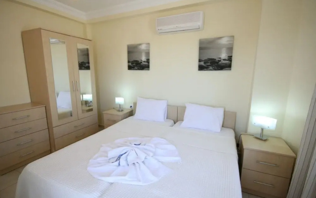 Important Group Turqouise Villa Katrina