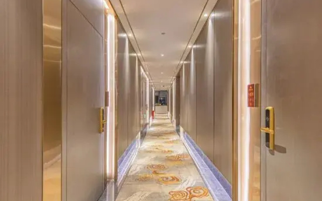 Manhao Holiday Inn