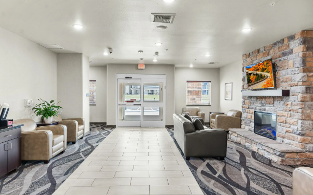 Cobblestone Hotel & Suites - Denmark/Green Bay