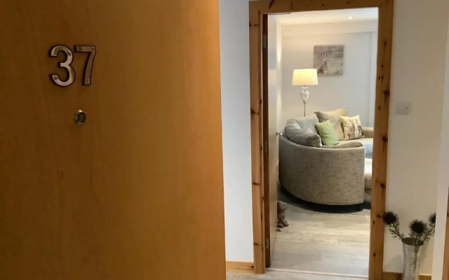 37 Farraline Court, City Centre apartment
