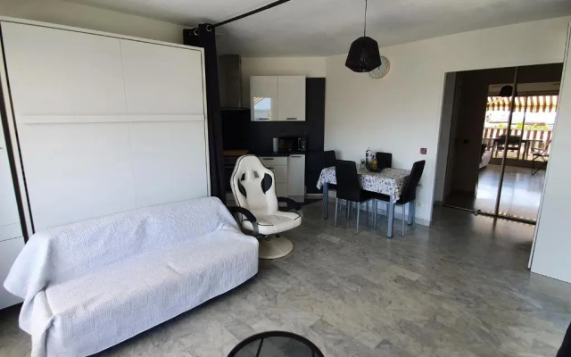 Superbe appartement plage SAINT-LAURENT DU VAR