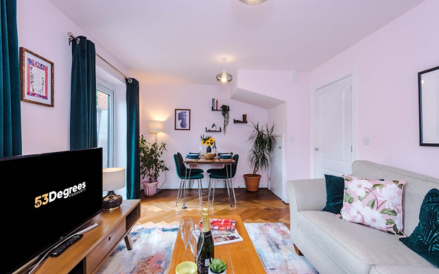 Spacious 2 Bed Perfect for Couples With Parking