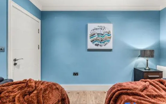 Spacious 2 Bedroom Riverside Home | Welsh Back