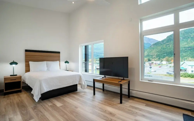 Chugach Naswik Suites