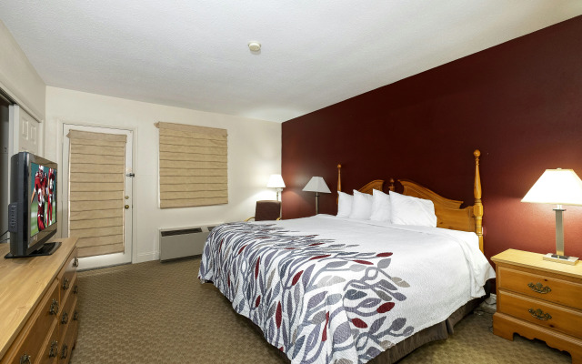 Red Roof Inn & Suites Hazleton