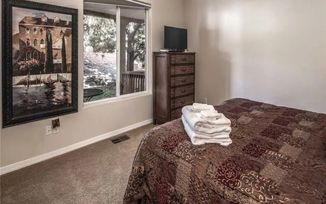 Casa Bien - Three Bedroom Cabin with Hot Tub
