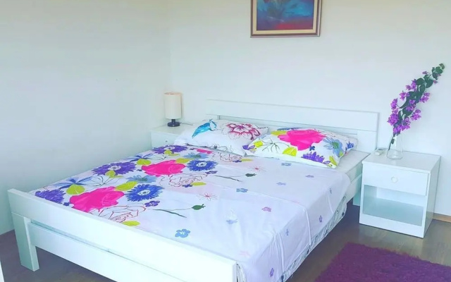 Floral Apartments Yazzy 2