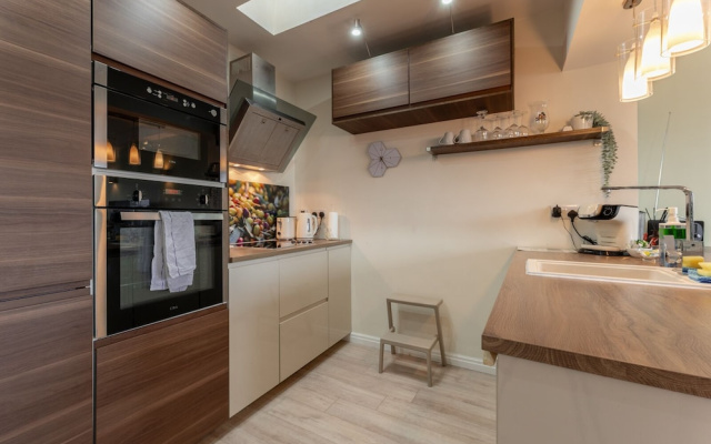 Stunning Clifton Flat in Amazing Central Location