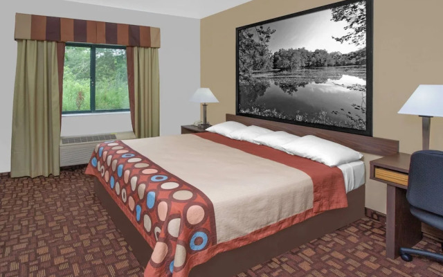 Super 8 by Wyndham Three Rivers