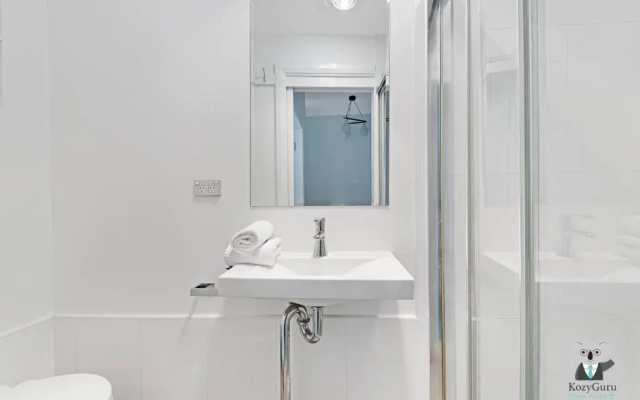 KOZYGURU Redfern Lovely 2 Bedroom Terrace 1x FREE Parking NRE005
