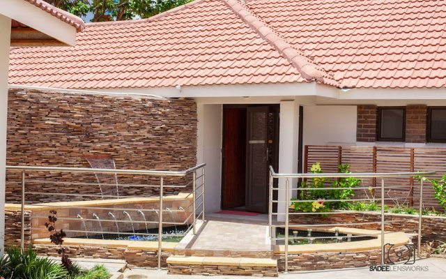 Mavuna Guest Lodge & Conference Centre in Bulawayo, Zimbabwe from 122$, photos, reviews - zenhotels.com hotel front