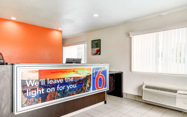 Motel 6 Waco, TX - Lacy Lakeview