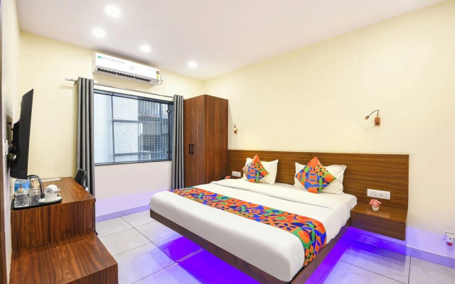Fabhotel Celebrity Inn