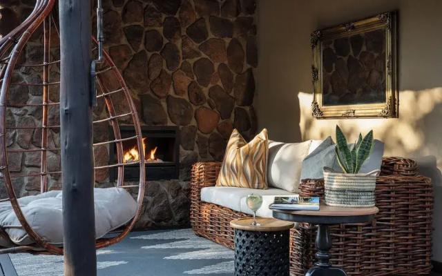 Ndlovu Safari Lodge