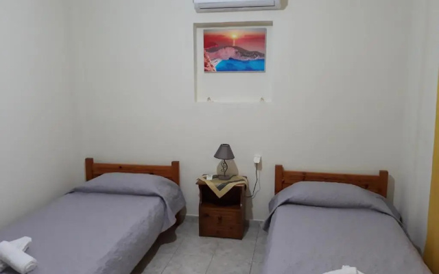 Petrakis Afrathias garden house