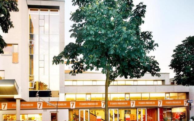 Gartenhotel Altmannsdorf Hotel 1 вид на фасад