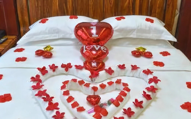 Bianjing Guomao Hotel (Kaifeng Xiaosongcheng Qingming Shangheyuan Store)