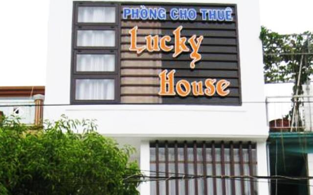 Lucky House Hotel вид на фасад