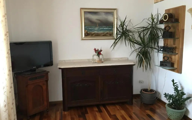 Longo apartment