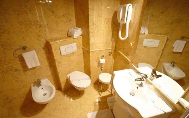 Hotel Dinara