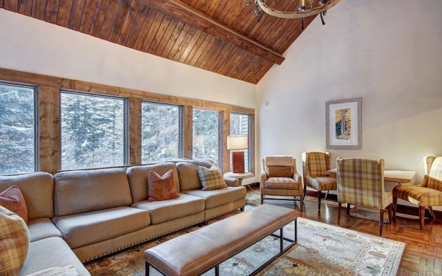Creekside Chateau 6 Bedroom Home by RedAwning