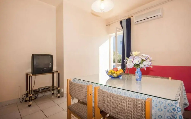 One-bedroom Apartment Near Beach