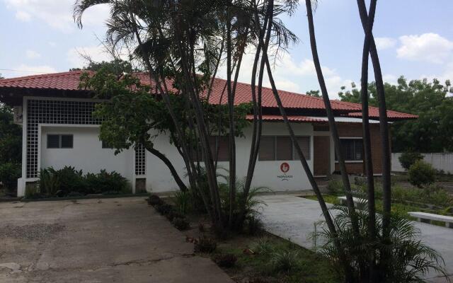 Отель La Madrugada Hostel Гондурас, Сан-Педро-Сула - отзывы, цены и фото номеров - забронировать отель La Madrugada Hostel онлайн вид на фасад