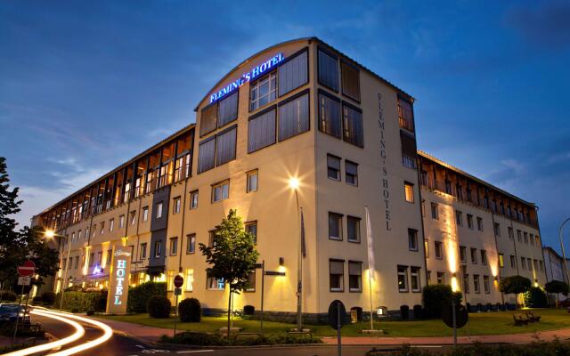 Fleming’s Conference Hotel Frankfurt вид на фасад