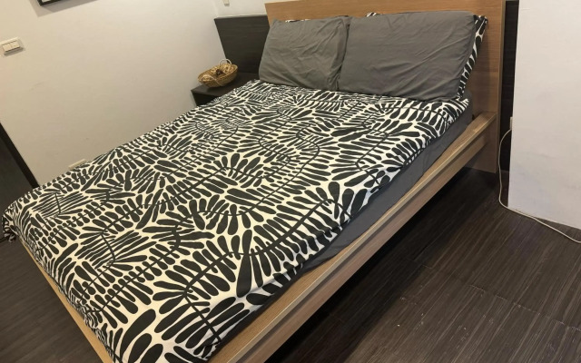 Zhongxiao Dunhua Homestay