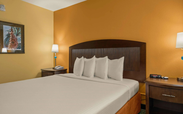 Airport Honolulu Hotel, Trademark Collection by Wyndham