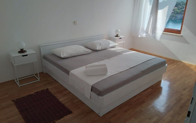 Apartments and Rooms Ref