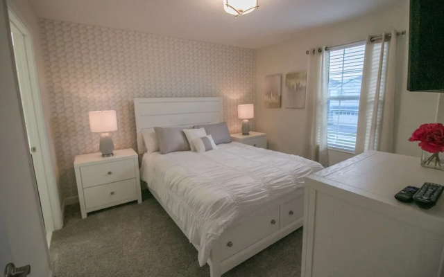 1581 PD - Exquisite 6BR Haven: Private Pool