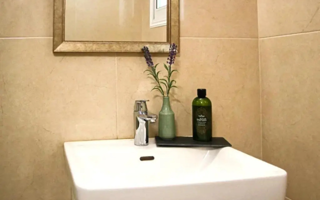 Phaedrus Living: Seaside Luxury Flat Natalia House 102