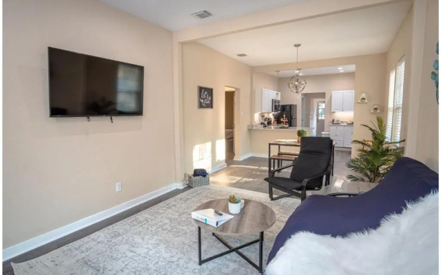 3BR2BA Remodeled House Near Downtown