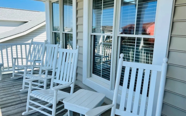 Le Tournesol 4 Bedroom Home by RedAwning