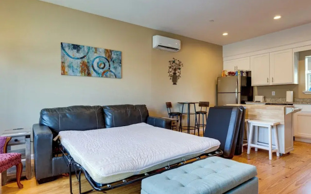 Game Room w/ Pool Table! Downtown Mobile Condo