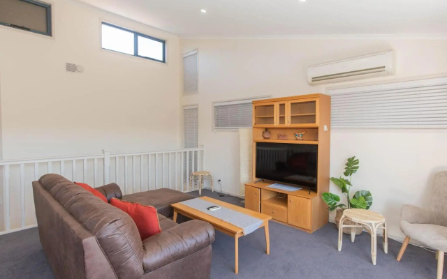 Acacia 4 2 Kirwan Close