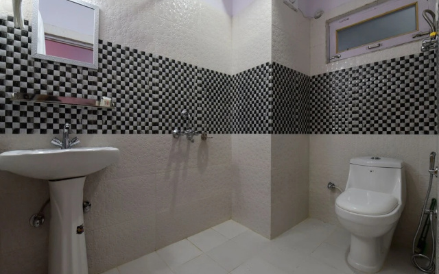 OYO 13836 Hotel Manu Vatika