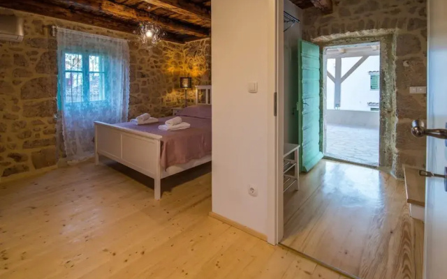 Peace - Rustic With Pool - H