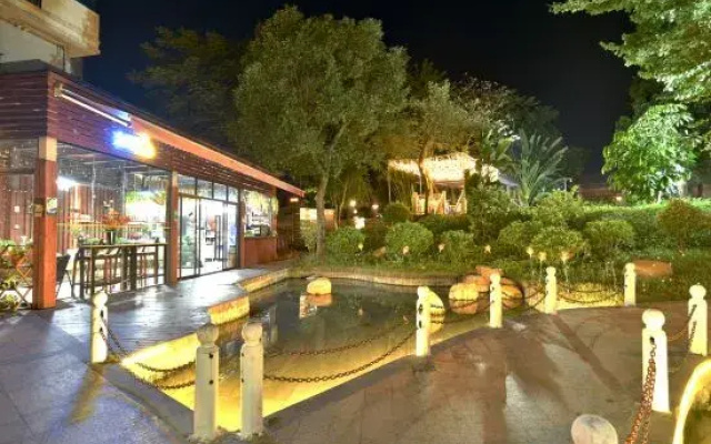 Yuequan Hot Spring Hotel