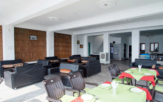 OYO 156 Hotel Lake Haveli
