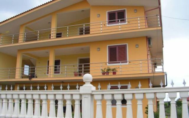 Отель Guest House Fatos Biti Албания, Голем - отзывы, цены и фото номеров - забронировать отель Guest House Fatos Biti онлайн