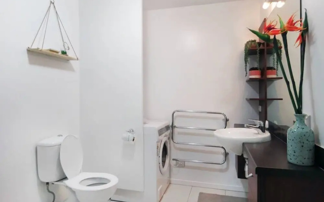 Lake View Greenstone Apartment east