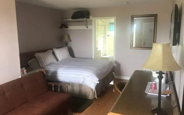 Anchor Motel and Suites