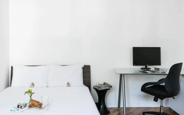 Cosy, Modern Chelsea Studio