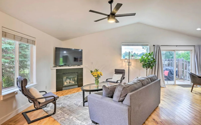 Pet-friendly Bend Home w/ Hot Tub & Patio!